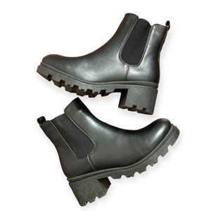 Forever Link Pacific-01 Chelsea Lug Sole Ankle Boots Women’s 10 Black